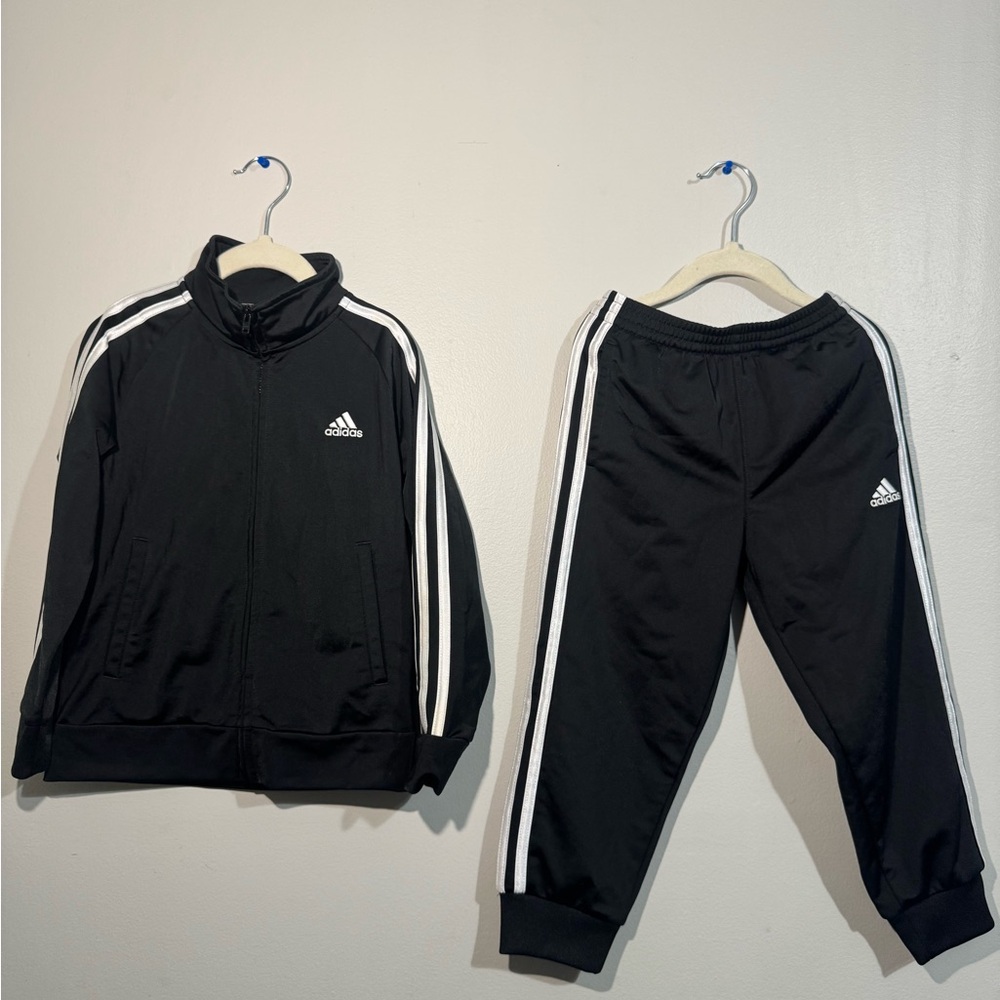 Adidas 2-Piece Tracksuit – Jacket & Sweatpants Set 🖤👟